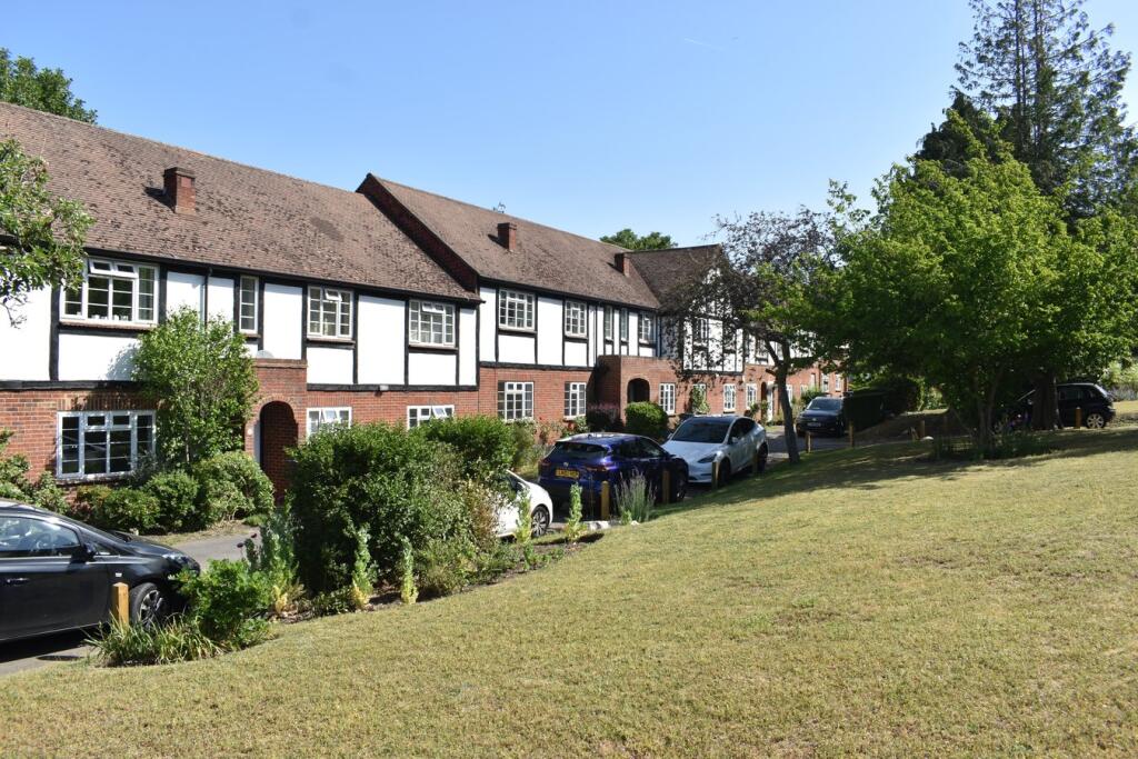 2 bed Apartment for rent in Weybridge. From Martin Flashman & Co. - Weybridge 2 bed Apartment for rent in Weybridge. From Martin Flashman & Co. - Weybridge