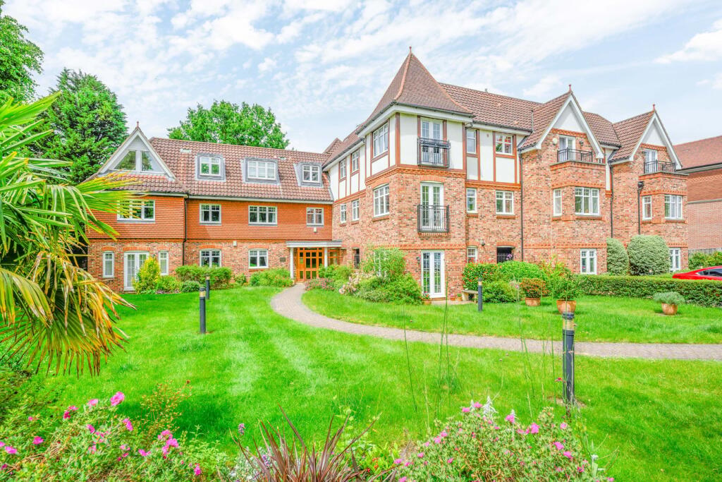 2 bed 1st Floor Flat for rent in Weybridge. From Martin Flashman & Co. - Weybridge