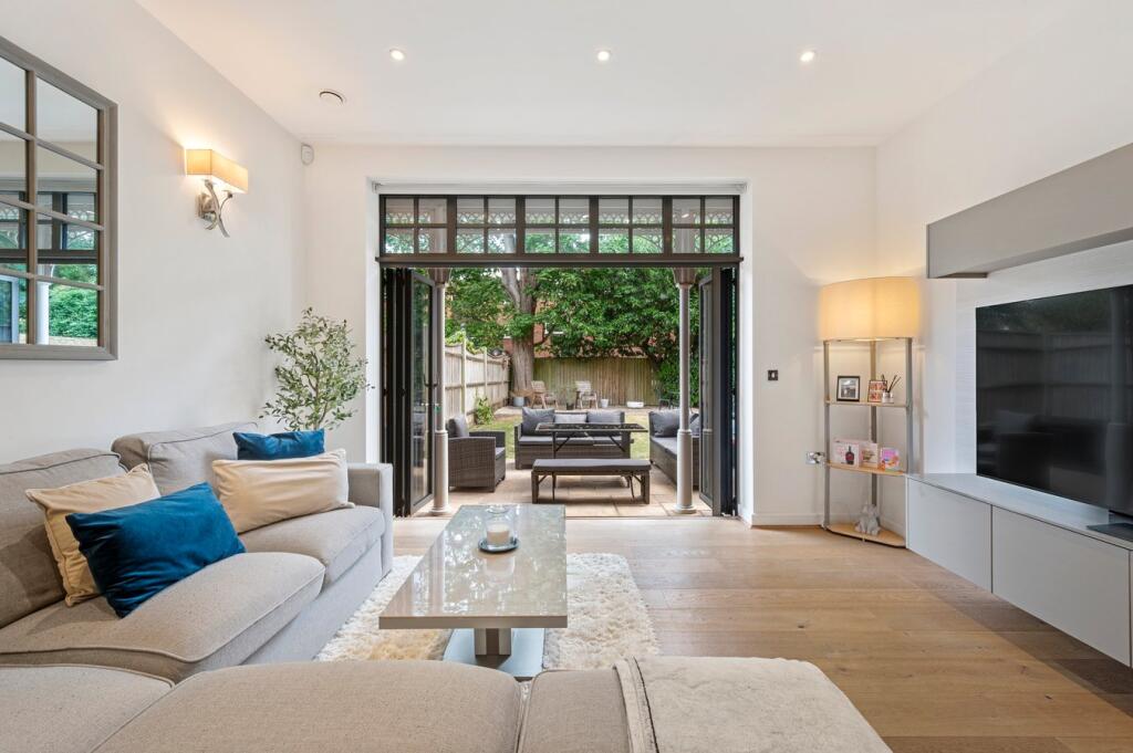 2 bed Apartment for rent in Weybridge. From Martin Flashman & Co. - Weybridge