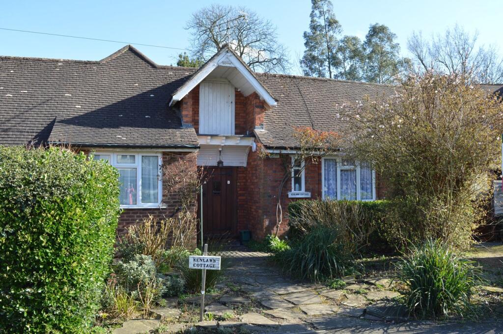 2 bed House (unspecified) for rent in Weybridge. From Martin Flashman & Co. - Weybridge