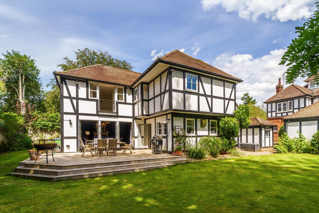 4 bed Detached for rent in Weybridge. From Martin Flashman & Co. - Weybridge