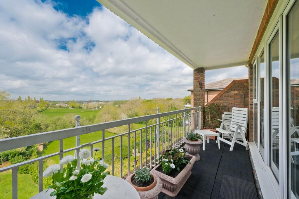 2 bed 1st Floor Flat for rent in Weybridge. From Martin Flashman & Co. - Weybridge