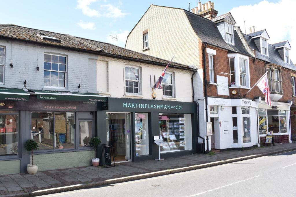 1 bed 1st Floor Flat for rent in Weybridge. From Martin Flashman & Co. - Weybridge