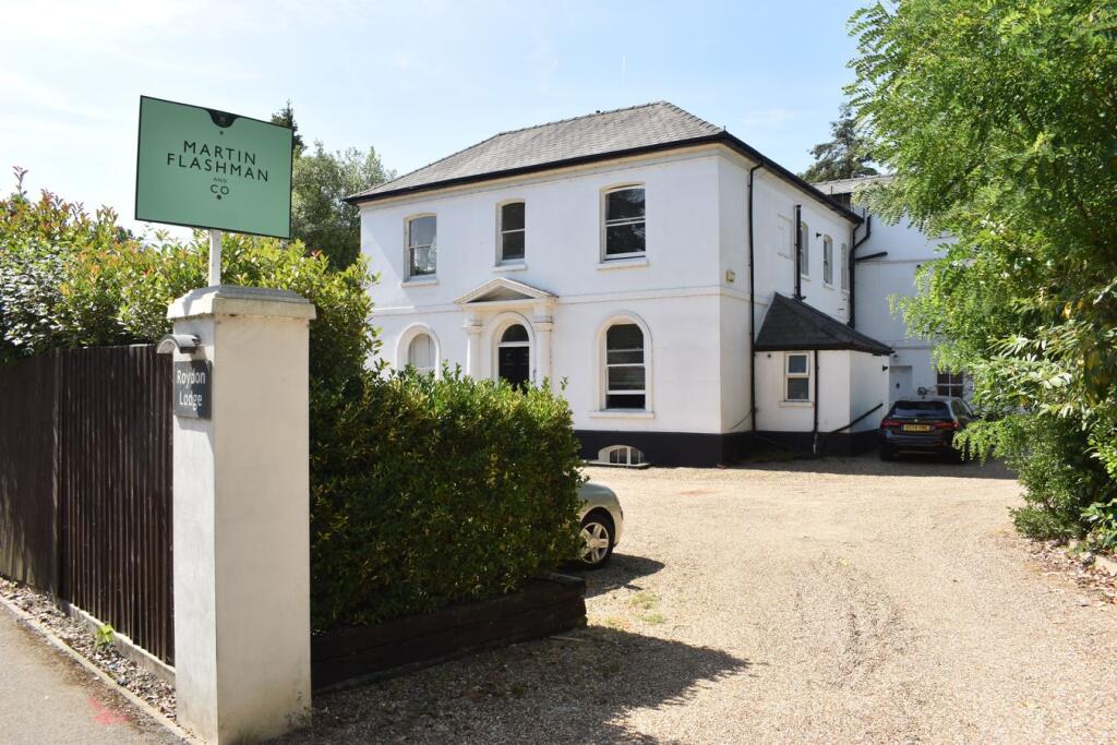 1 bed 1st Floor Flat for rent in Addlestone. From Martin Flashman & Co. - Weybridge