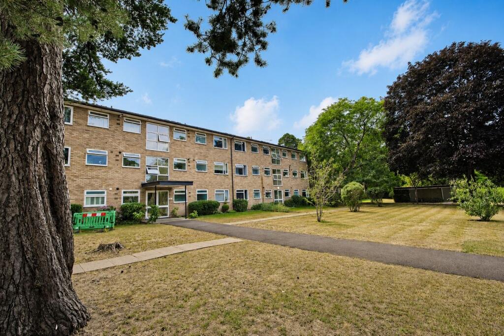 2 bed Apartment for rent in Weybridge. From Martin Flashman & Co. - Weybridge