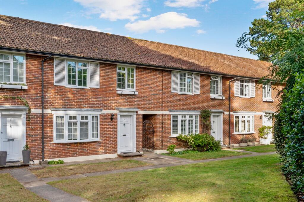3 bed Mid Terraced House for rent in Weybridge. From Martin Flashman & Co. - Weybridge