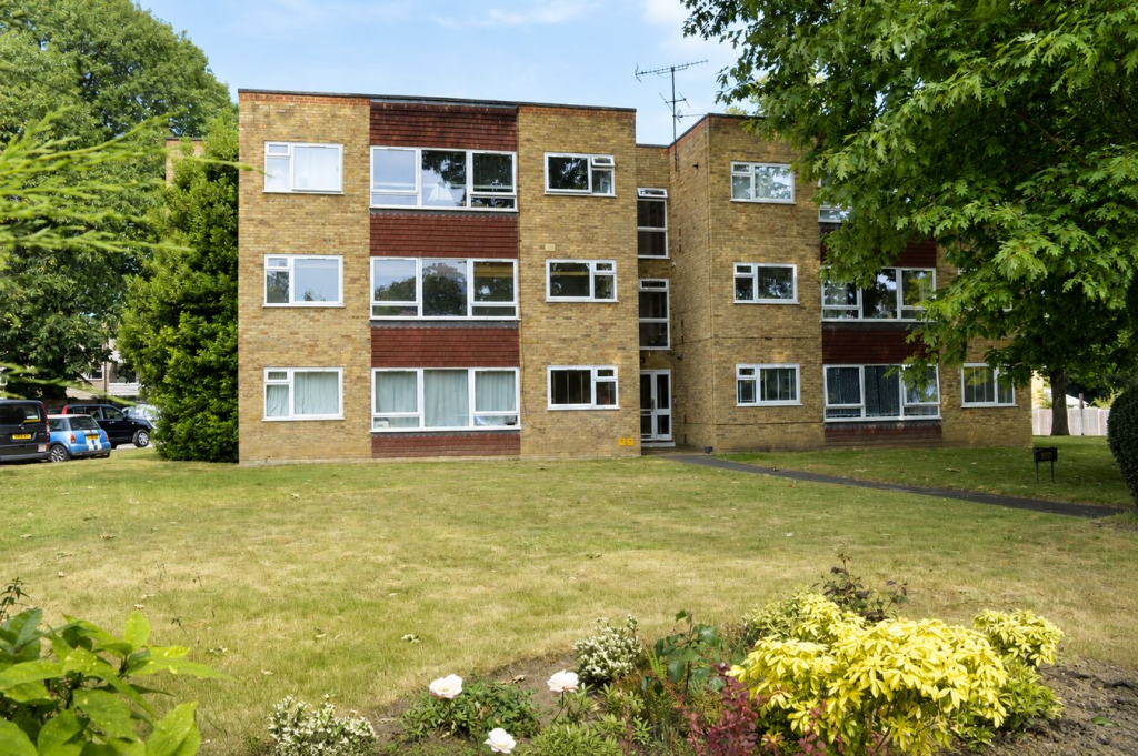 2 bed Apartment for rent in Weybridge. From Martin Flashman & Co. - Weybridge