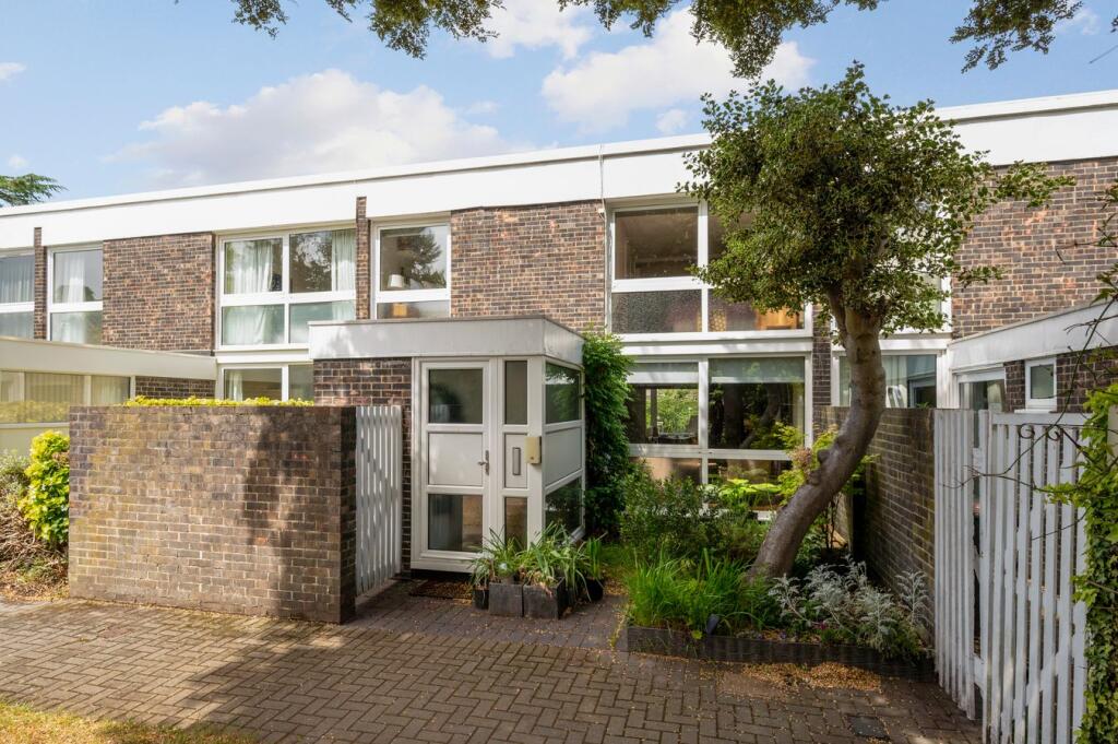 3 bed Mid Terraced House for rent in Weybridge. From Martin Flashman & Co. - Weybridge 3 bed Mid Terraced House for rent in Weybridge. From Martin Flashman & Co. - Weybridge