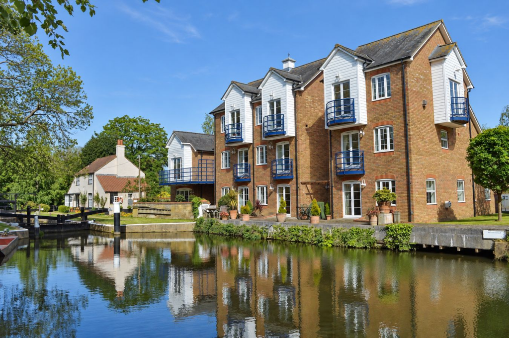 2 bed Apartment for rent in Weybridge. From Martin Flashman & Co. - Weybridge