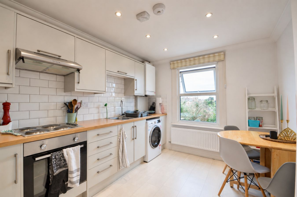 1 bed Apartment for rent in Weybridge. From Martin Flashman & Co. - Weybridge
