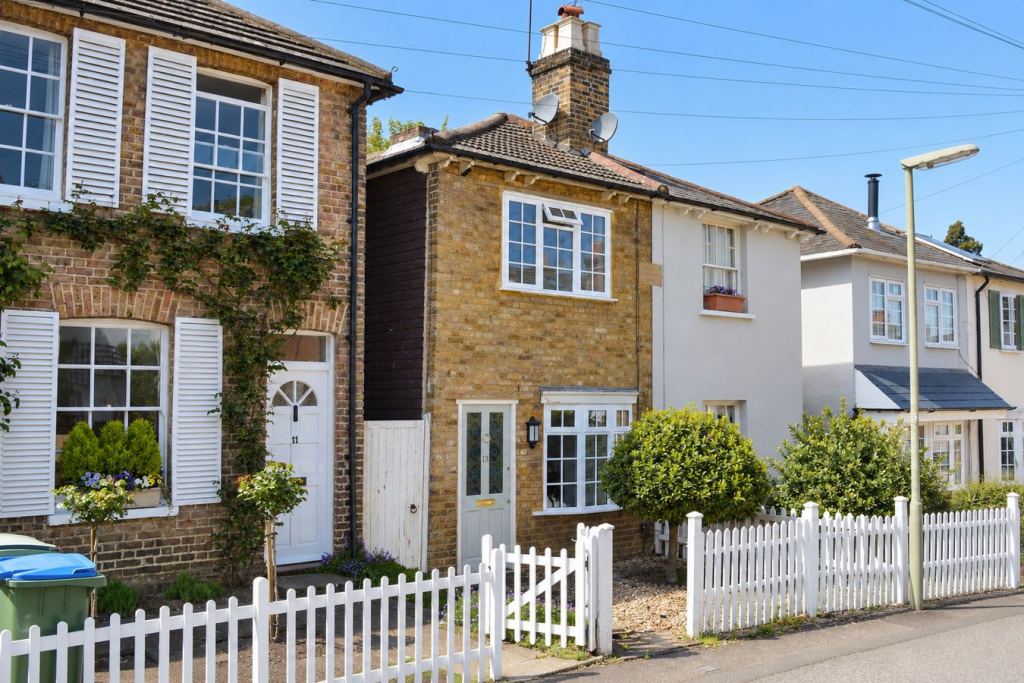 2 bed Semi Detached for rent in Weybridge. From Martin Flashman & Co. - Weybridge