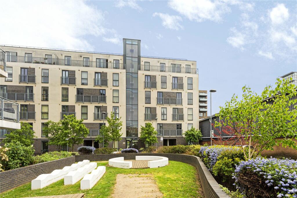 2 bed Apartment for rent in Poplar. From Hurford Salvi Carr