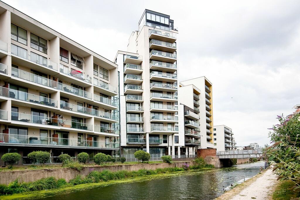 1 bed Apartment for rent in Poplar. From Hurford Salvi Carr - Docklands 1 bed Apartment for rent in Poplar. From Hurford Salvi Carr - Docklands