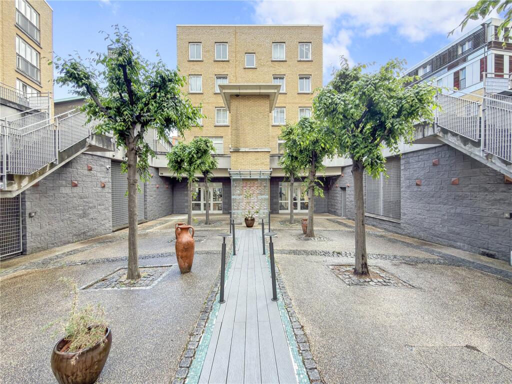 2 bed Apartment for rent in Stepney. From Hurford Salvi Carr - Docklands