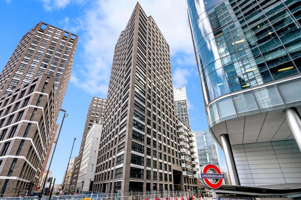 3 bed Apartment for rent in Stepney. From Hurford Salvi Carr - Docklands