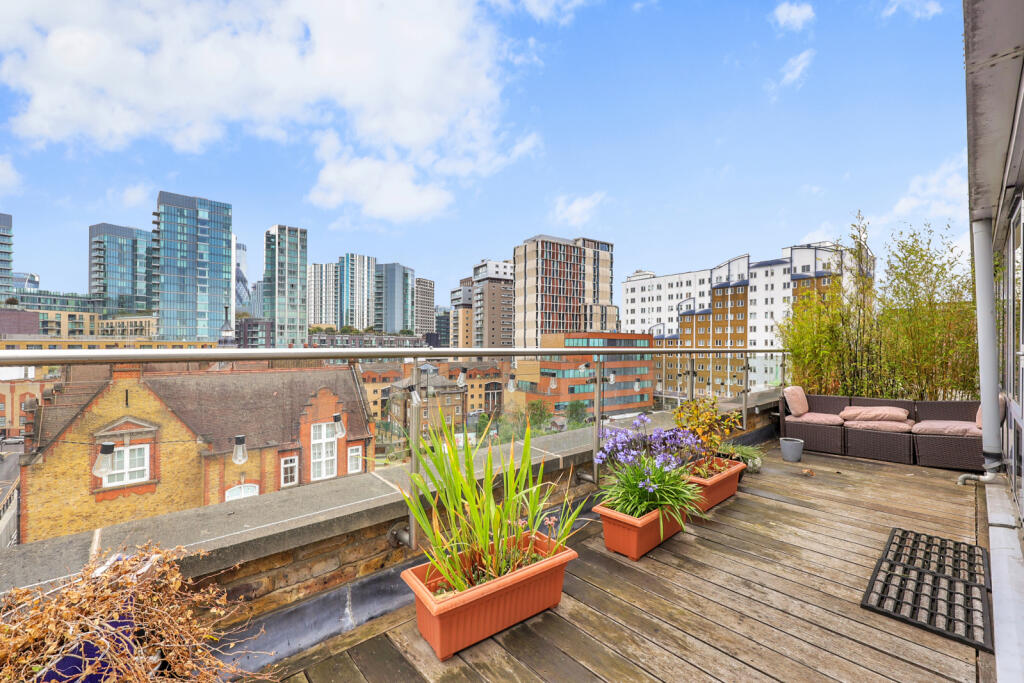 2 bed Penthouse for rent in Stepney. From Hurford Salvi Carr - Docklands
