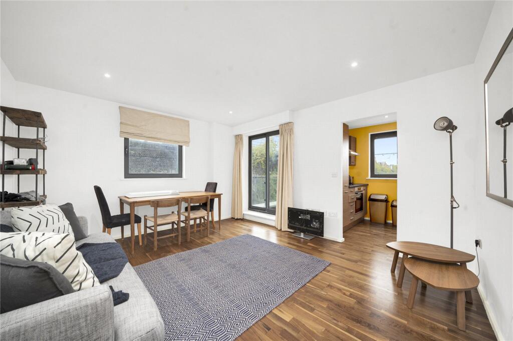 2 bed Apartment for rent in Stepney. From Hurford Salvi Carr - Docklands 2 bed Apartment for rent in Stepney. From Hurford Salvi Carr - Docklands