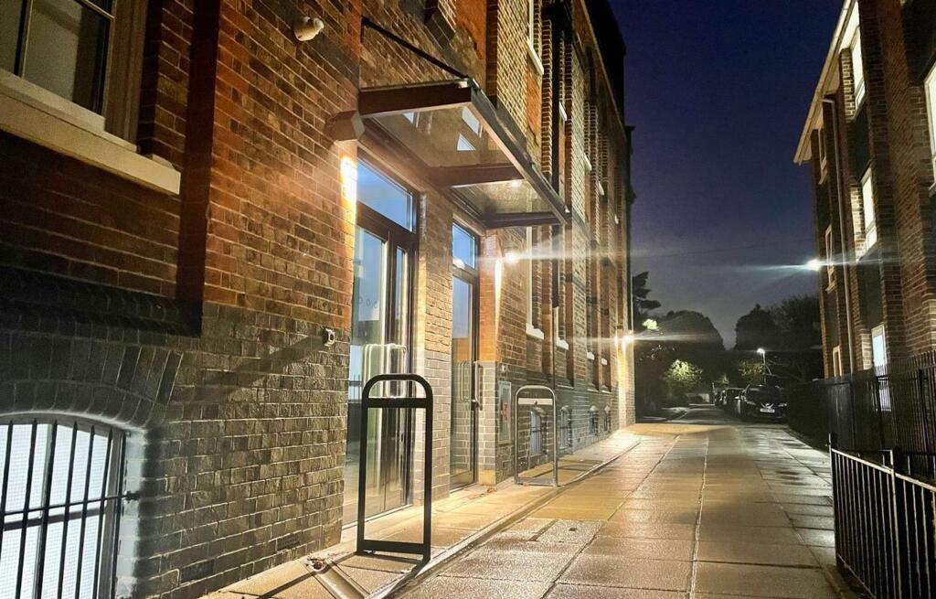 2 bed 1st Floor Flat for rent in Portsmouth. From Chinneck Shaw - Chinneck Shaw