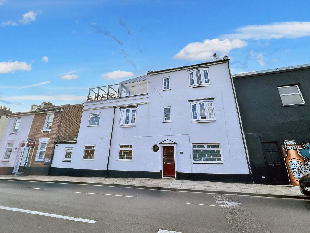 3 bed Mid Terraced House for rent in Portsmouth. From Chinneck Shaw - Chinneck Shaw 3 bed Mid Terraced House for rent in Portsmouth. From Chinneck Shaw - Chinneck Shaw