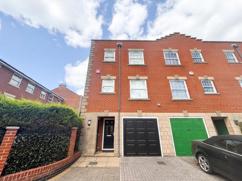 3 bed Town House for rent in Portsmouth. From Chinneck Shaw - Chinneck Shaw