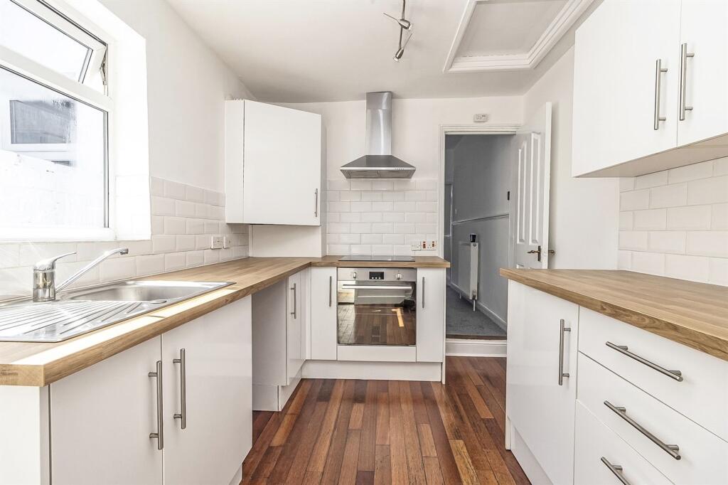 2 bed Mid Terraced House for rent in Portsmouth. From Chinneck Shaw - Chinneck Shaw