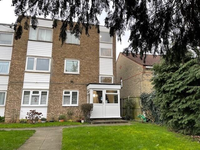2 bed 1st Floor Flat for rent in Romford. From Ashton & Perkins - Romford