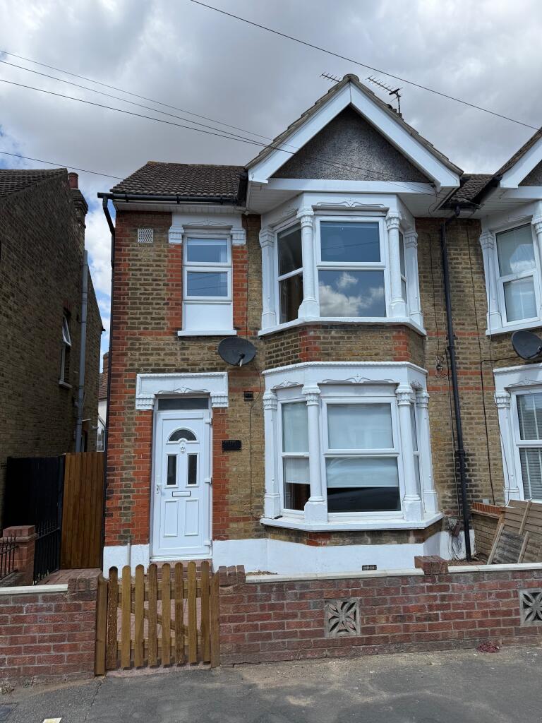 1 bed Annexe for rent in Hornchurch. From Ashton & Perkins - Romford