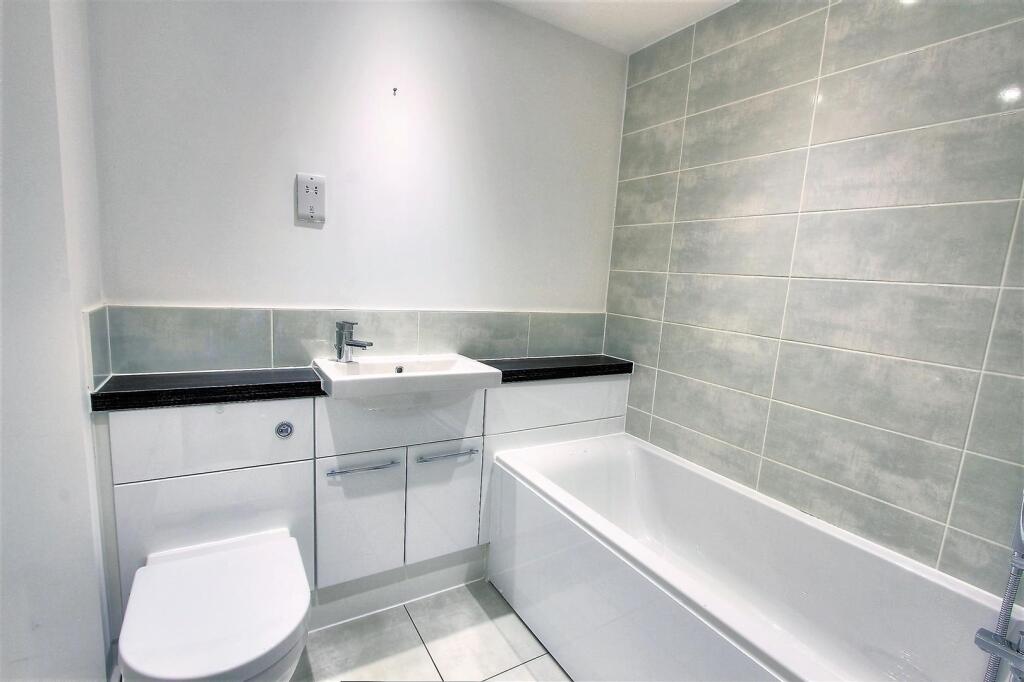 2 bed 1st Floor Flat for rent in Romsey. From Sparks Ellison - Chandler's Ford