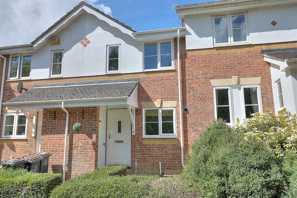 2 bed Mid Terraced House for rent in Broadgate. From Sparks Ellison - Chandler's Ford
