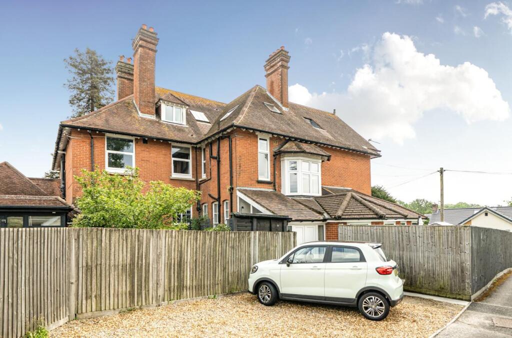 1 bed 1st Floor Flat for rent in Broadgate. From Sparks Ellison - Chandler's Ford