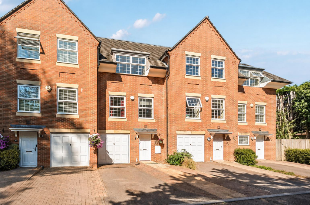 4 bed Town House for rent in Southampton. From Sparks Ellison - Chandler's Ford