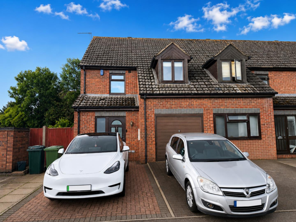 3 bed Semi Detached for rent in Stanwell. From Aspen Residential Services LLP - Middlesex