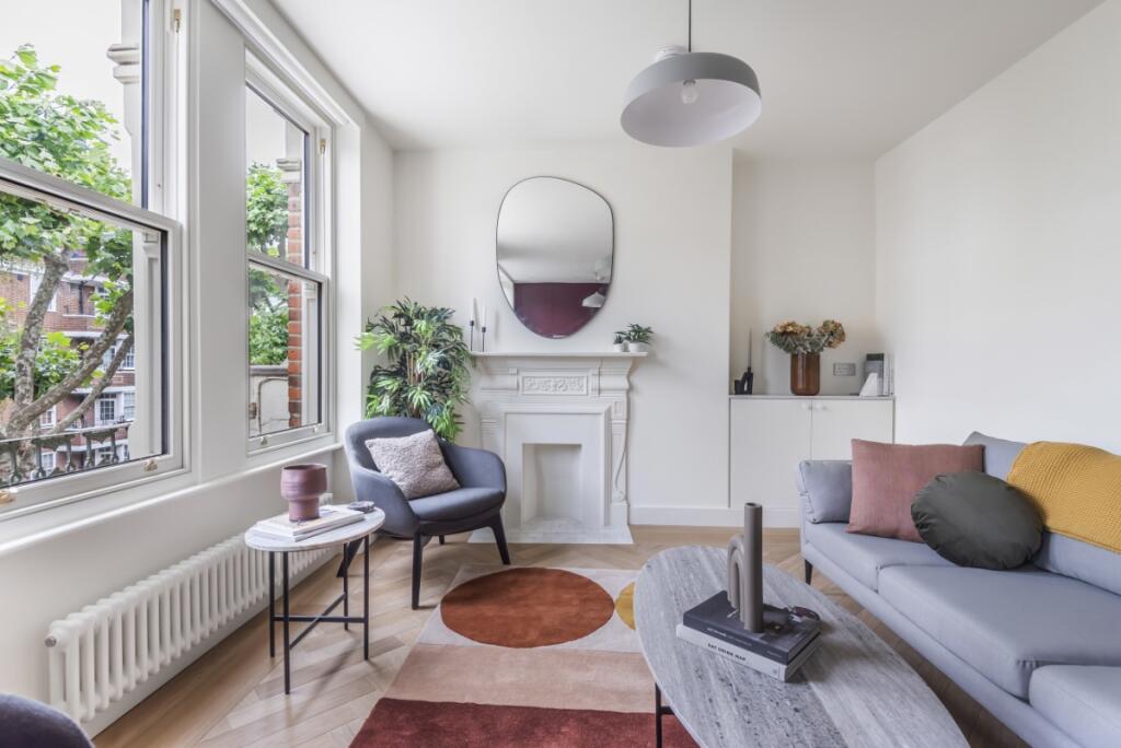 3 bed 1st Floor Flat for rent in London. From Kinleigh Folkard & Hayward - Sales - Hammersmith & Shepherds Bush