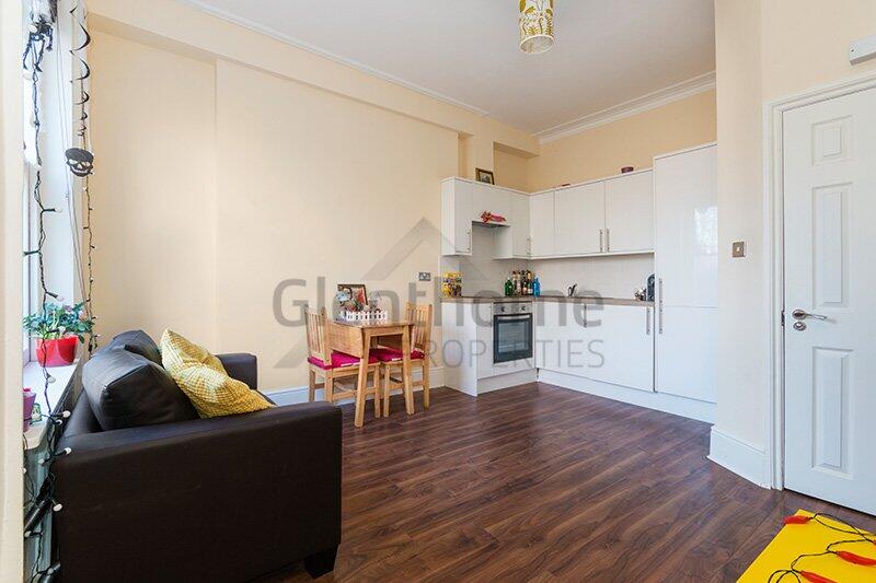 1 bed 1st Floor Flat for rent in London. From Kinleigh Folkard & Hayward - Sales - Hammersmith & Shepherds Bush