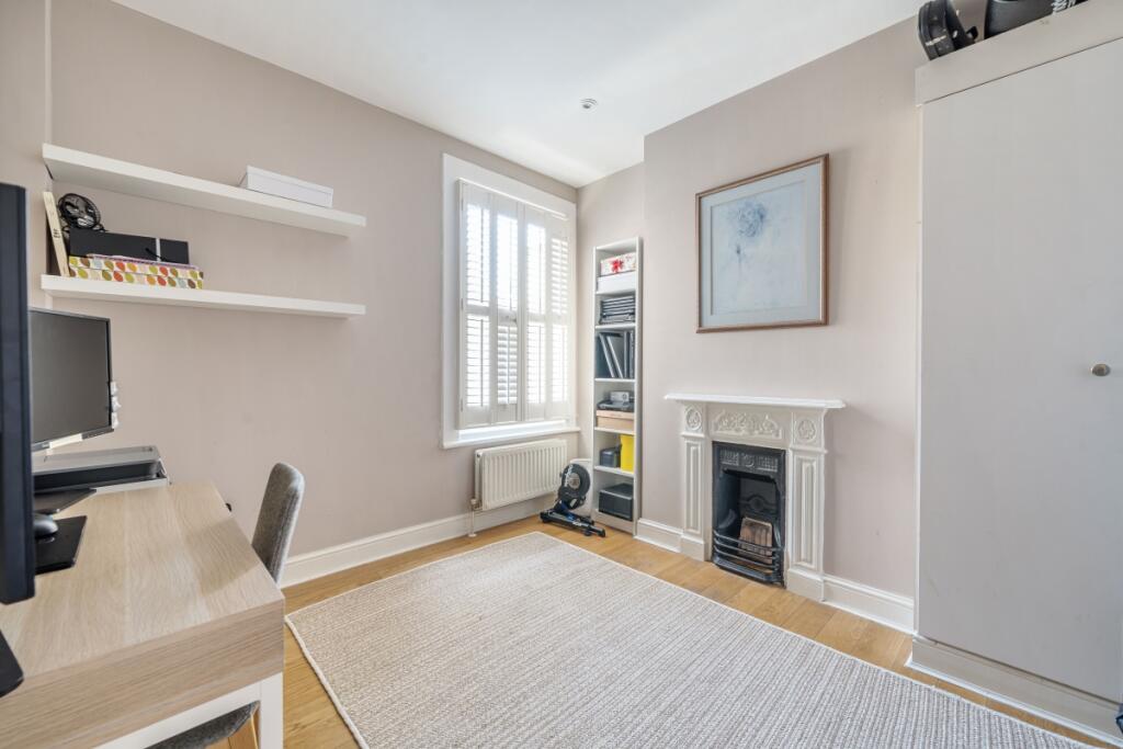 2 bed 1st Floor Flat for rent in London. From Kinleigh Folkard & Hayward - Sales - Hammersmith & Shepherds Bush