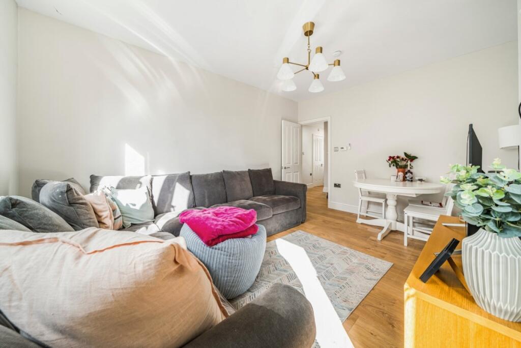 4 bed 1st Floor Flat for rent in London. From Kinleigh Folkard & Hayward - Sales - Hammersmith & Shepherds Bush
