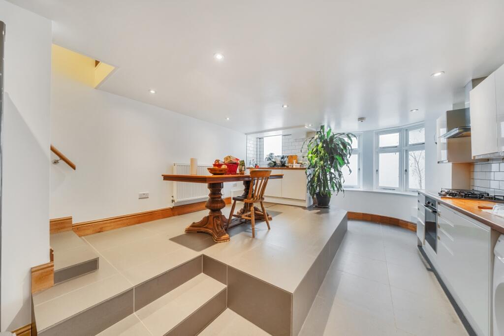 2 bed 1st Floor Flat for rent in Hammersmith. From Kinleigh Folkard & Hayward - Sales - Hammersmith & Shepherds Bush