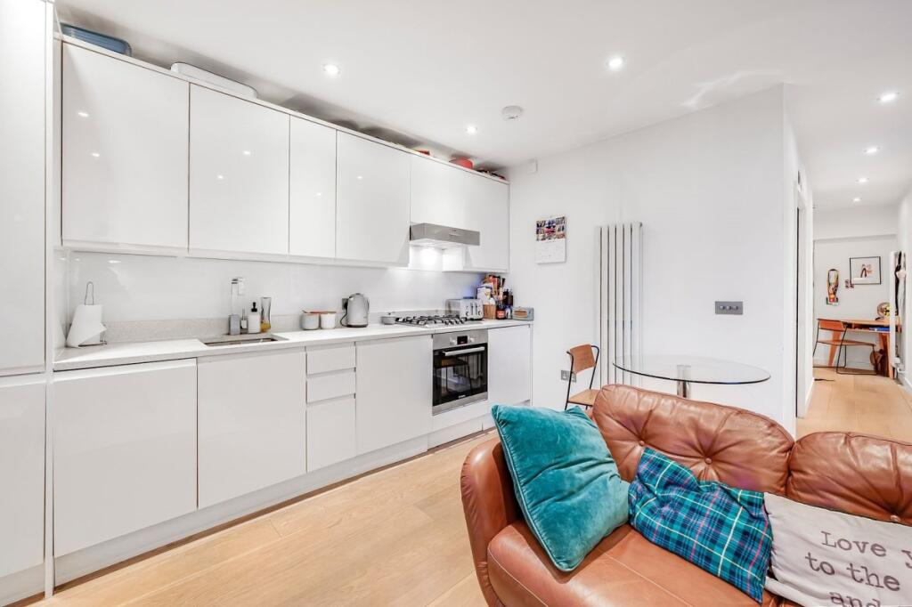 1 bed 1st Floor Flat for rent in London. From Kinleigh Folkard & Hayward - Sales - Hammersmith & Shepherds Bush