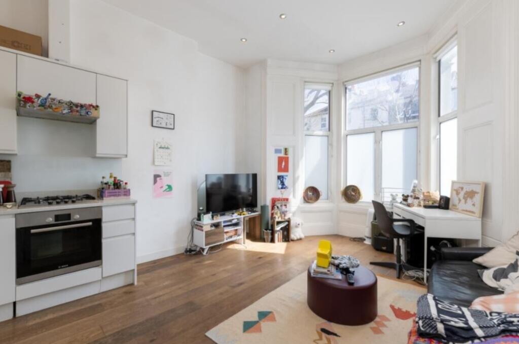 1 bed 1st Floor Flat for rent in London. From Kinleigh Folkard & Hayward - Sales - Hammersmith & Shepherds Bush