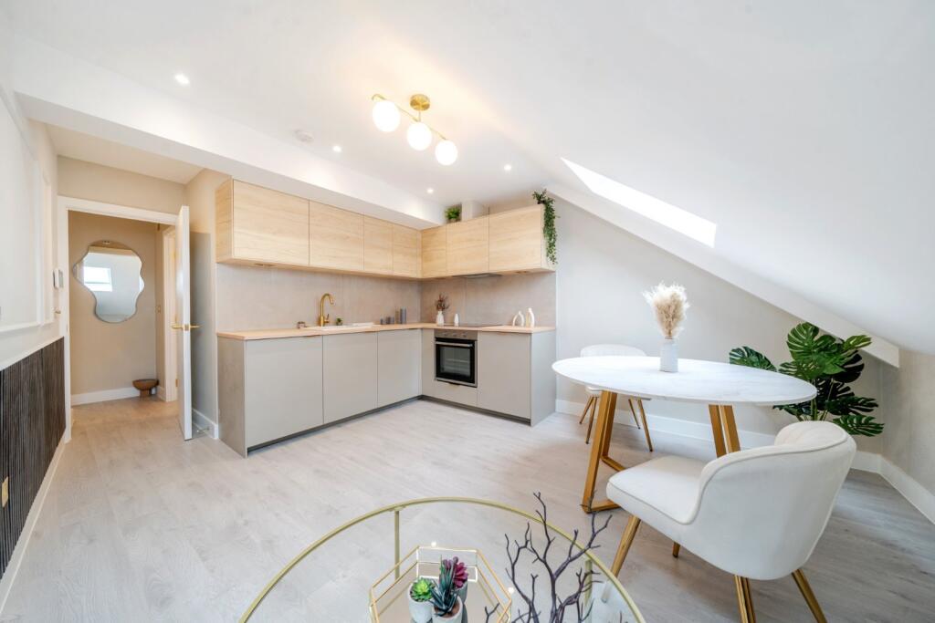 1 bed 1st Floor Flat for rent in Hammersmith. From Kinleigh Folkard & Hayward - Sales - Hammersmith & Shepherds Bush
