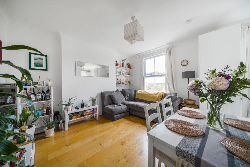 2 bed 1st Floor Flat for rent in Hammersmith. From Kinleigh Folkard & Hayward - Sales - Hammersmith & Shepherds Bush