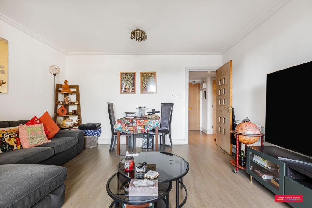 1 bed 1st Floor Flat for rent in Kensington. From Kinleigh Folkard & Hayward - Sales - Hammersmith & Shepherds Bush