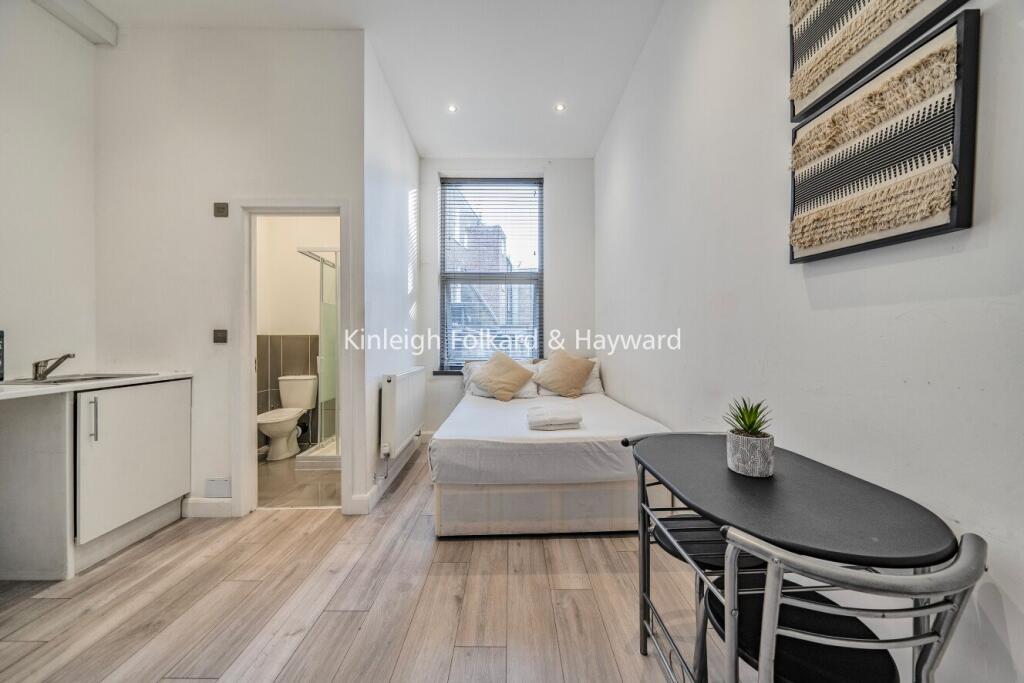 4 bed 1st Floor Flat for rent in London. From Kinleigh Folkard & Hayward - Sales - Hammersmith & Shepherds Bush