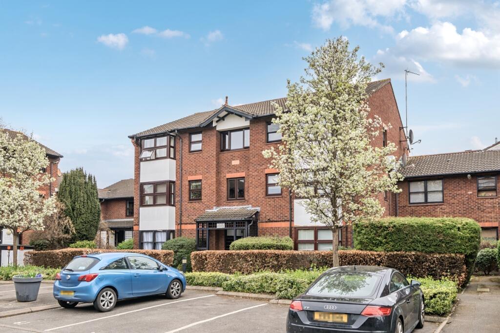 4 bed 1st Floor Flat for rent in Acton. From Kinleigh Folkard & Hayward - Sales - Hammersmith & Shepherds Bush