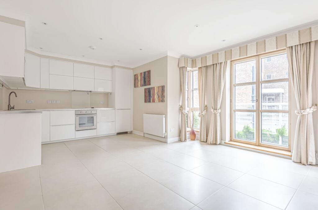 3 bed 1st Floor Flat for rent in Hammersmith. From Kinleigh Folkard & Hayward - Sales - Hammersmith & Shepherds Bush 3 bed 1st Floor Flat for rent in Hammersmith. From Kinleigh Folkard & Hayward - Sales - Hammersmith & Shepherds Bush