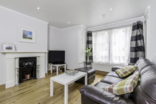 1 bed 1st Floor Flat for rent in London. From Kinleigh Folkard & Hayward - Sales - Hammersmith & Shepherds Bush