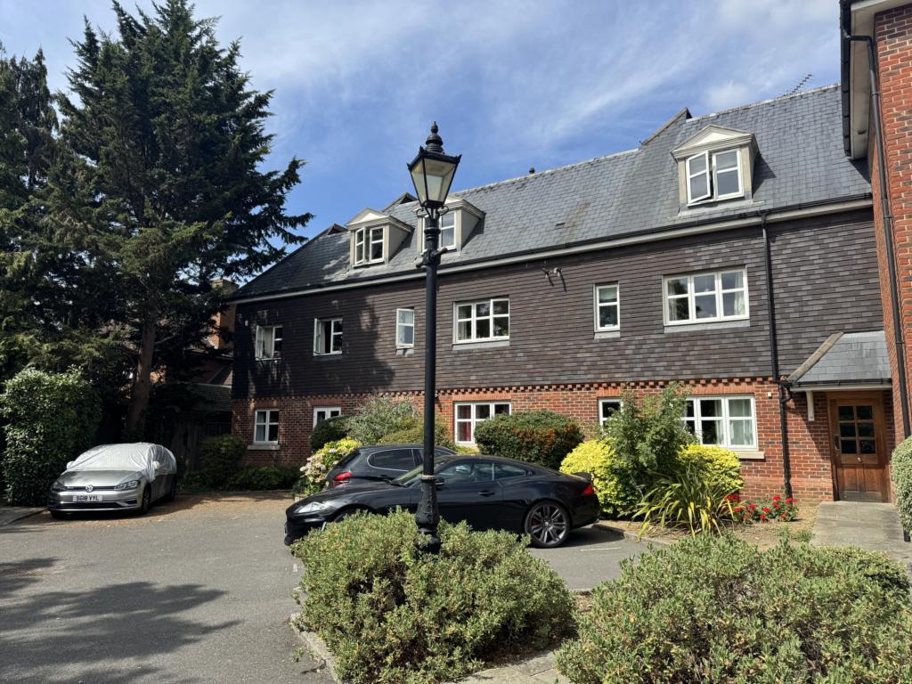 2 bed Detached for rent in Egham. From Browns Estate Agents - Englefield Green 2 bed Detached for rent in Egham. From Browns Estate Agents - Englefield Green
