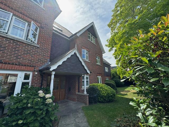 2 bed Apartment for rent in Egham. From Browns Estate Agents - Englefield Green