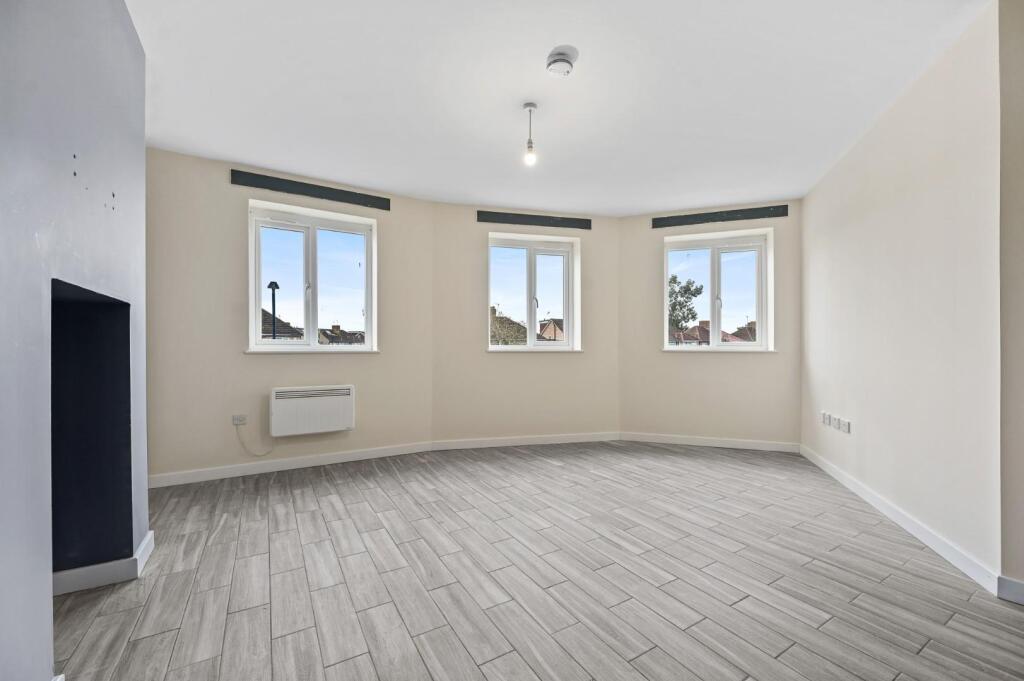 1 bed 1st Floor Flat for rent in Twickenham. From Rolfe East - Ealing 1 bed 1st Floor Flat for rent in Twickenham. From Rolfe East - Ealing