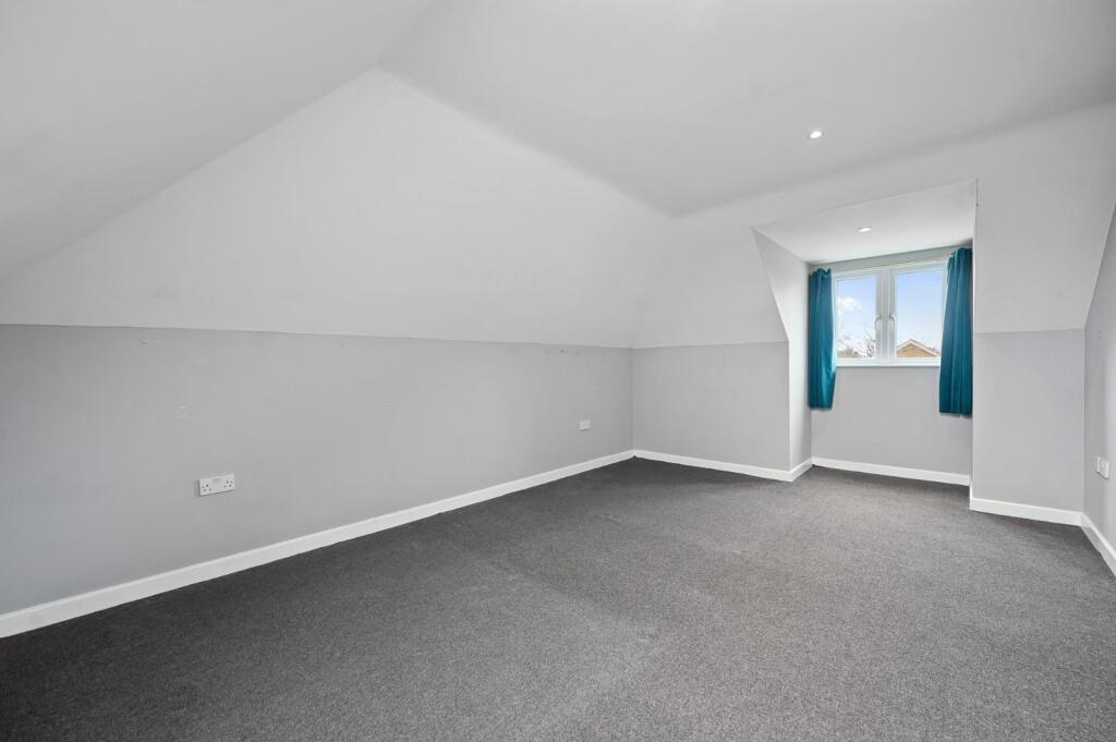 1 bed 1st Floor Flat for rent in Twickenham. From Rolfe East - Ealing 1 bed 1st Floor Flat for rent in Twickenham. From Rolfe East - Ealing